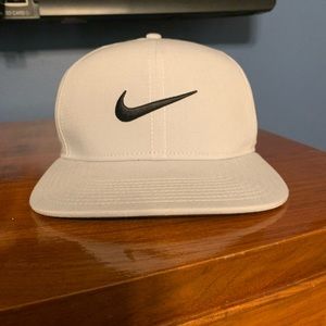 Nike “AeroBill” Golf Hat